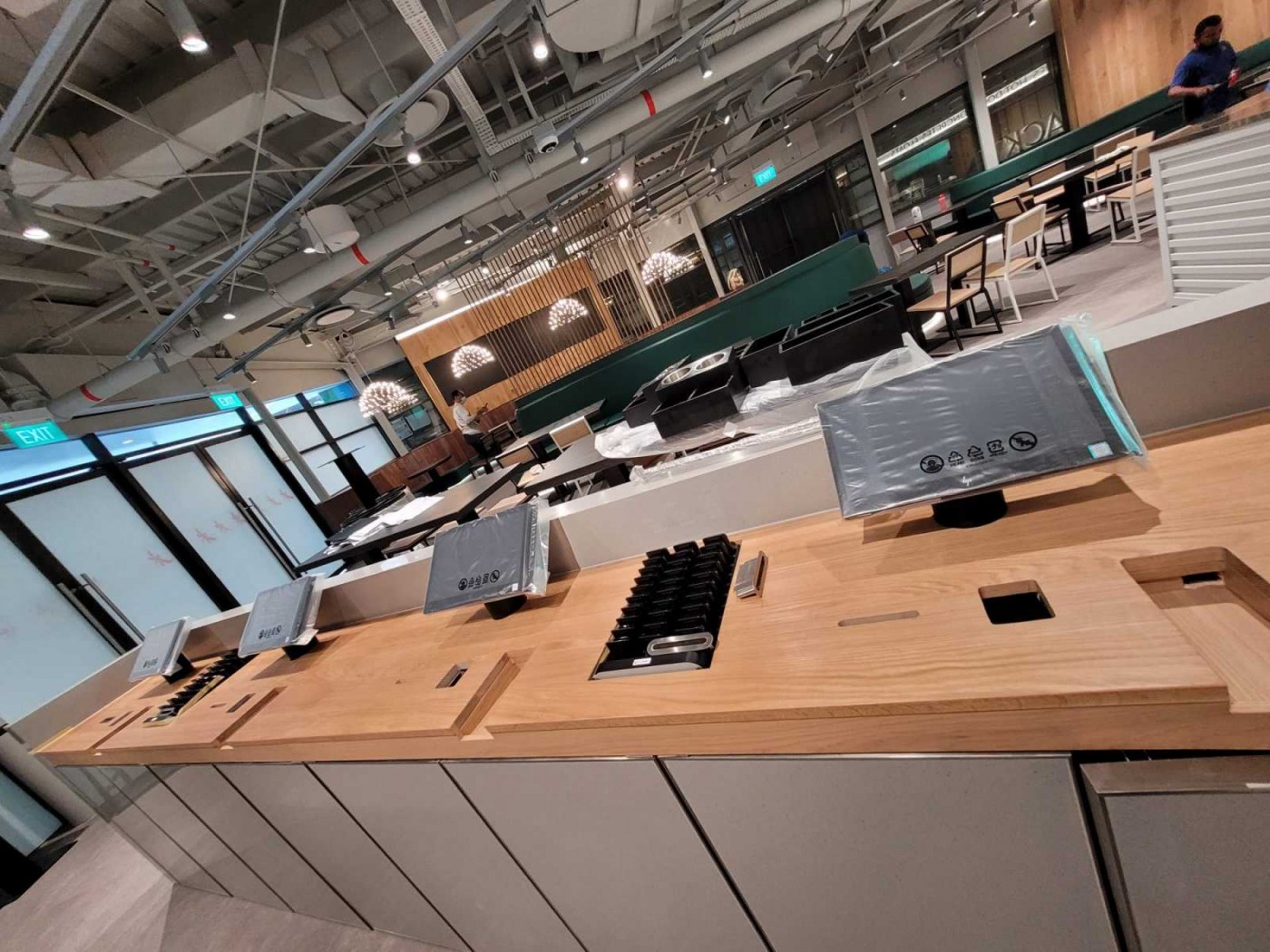 SHAKE SHACK GARDENS BY THE BAY