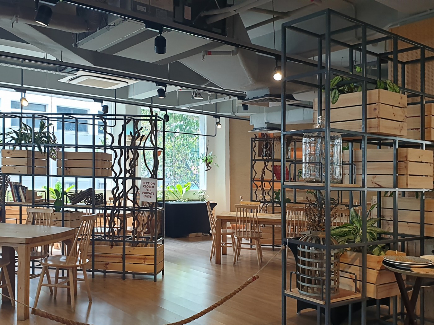 MAHOTA COMMUNE FRENCH ROAD